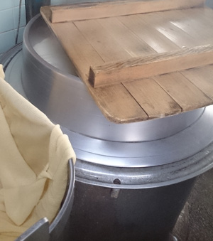 奥澤豆腐,店,手作り製造する為の道具の写真
